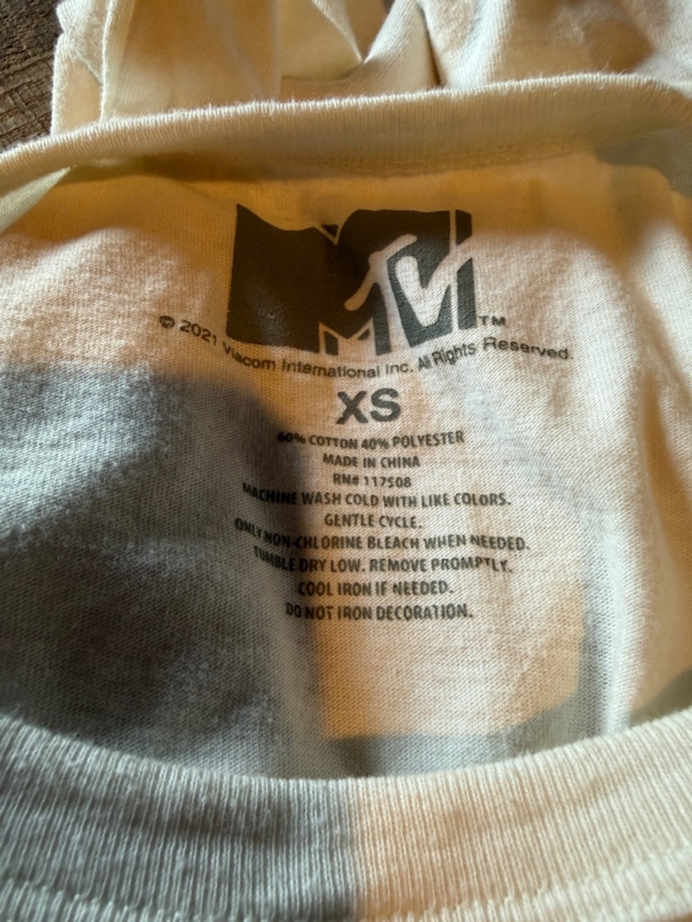 💰BOGO FREE MTV Floral Logo T Shirt Top - Picture 5 of 5